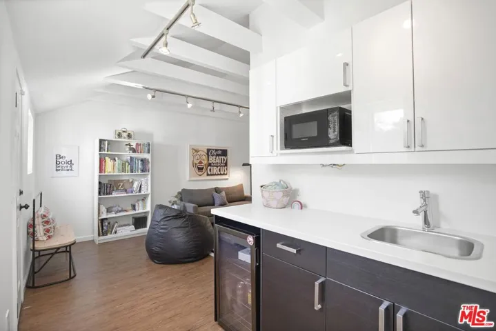 11700 Huston Street, Valley Village, California 91607