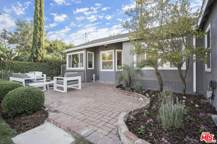 11700 Huston Street, Valley Village, California 91607