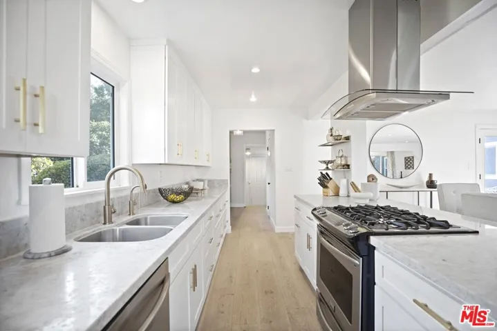 11700 Huston Street, Valley Village, California 91607