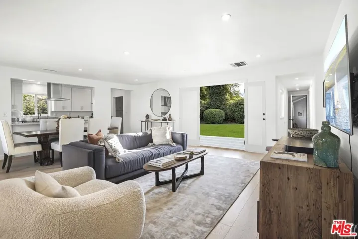 11700 Huston Street, Valley Village, California 91607