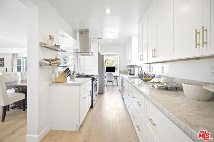 11700 Huston Street, Valley Village, California 91607