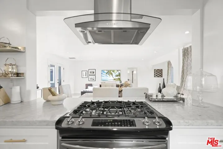 11700 Huston Street, Valley Village, California 91607