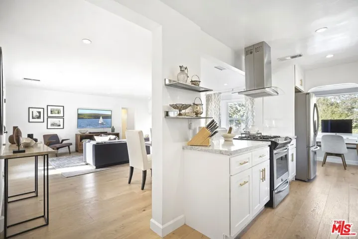 11700 Huston Street, Valley Village, California 91607