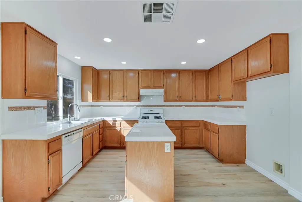 5244 Holstein, Jurupa Valley, California 92509 home-pic-15