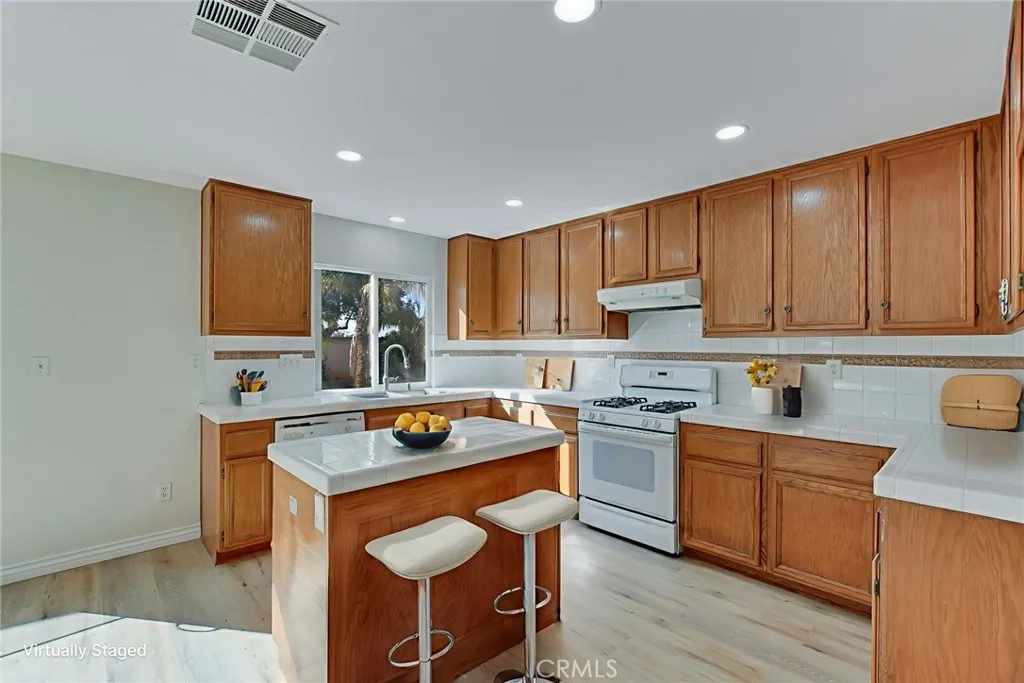 5244 Holstein, Jurupa Valley, California 92509 home-pic-10