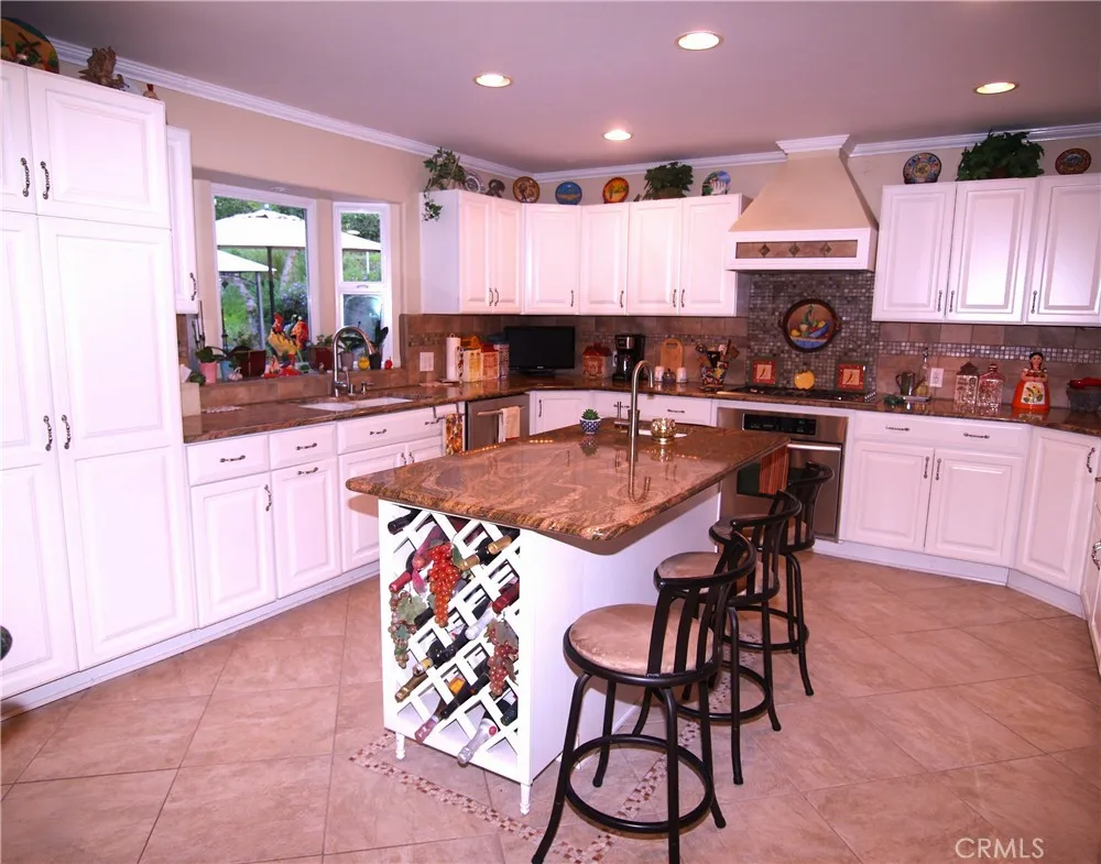 1346 S South Hills Drive, West Covina, California 91791 home-pic-8