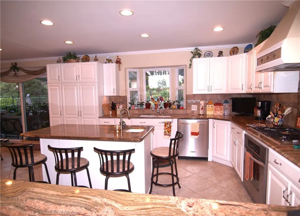 1346 S South Hills Drive, West Covina, California 91791 home-pic-10