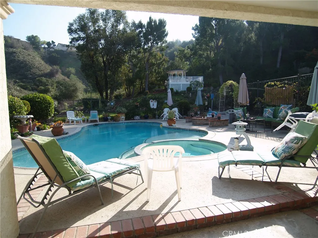 1346 S South Hills Drive, West Covina, California 91791 home-pic-32