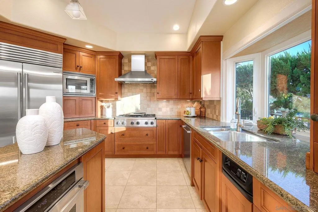 14036 Tierra Bonita Road, Poway, California 92064 home-pic-10