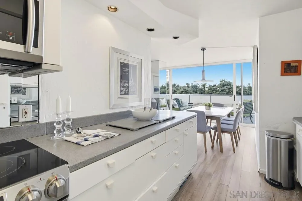 1820 Avenida Del Mundo 108, Coronado, California 92118 home-pic-17