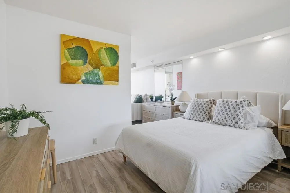 1820 Avenida Del Mundo 108, Coronado, California 92118 home-pic-24