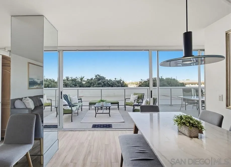 1820 Avenida Del Mundo 108, Coronado, California 92118 home-pic-8