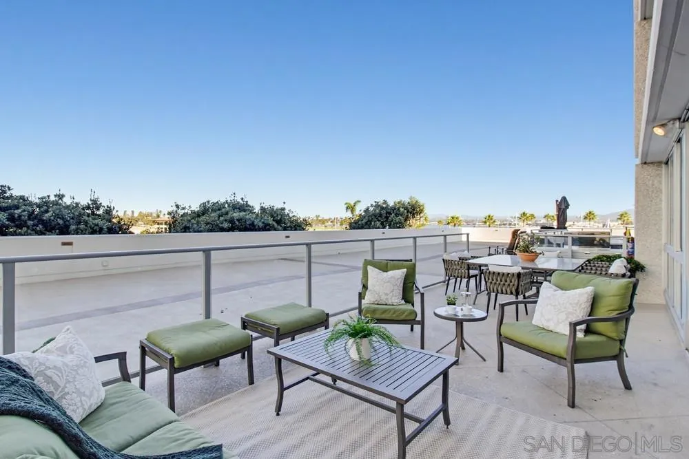 1820 Avenida Del Mundo 108, Coronado, California 92118 home-pic-3