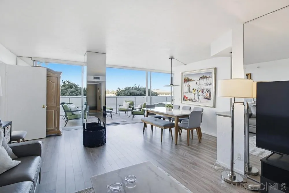 1820 Avenida Del Mundo 108, Coronado, California 92118 home-pic-10