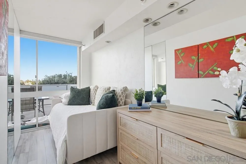 1820 Avenida Del Mundo 108, Coronado, California 92118 home-pic-28