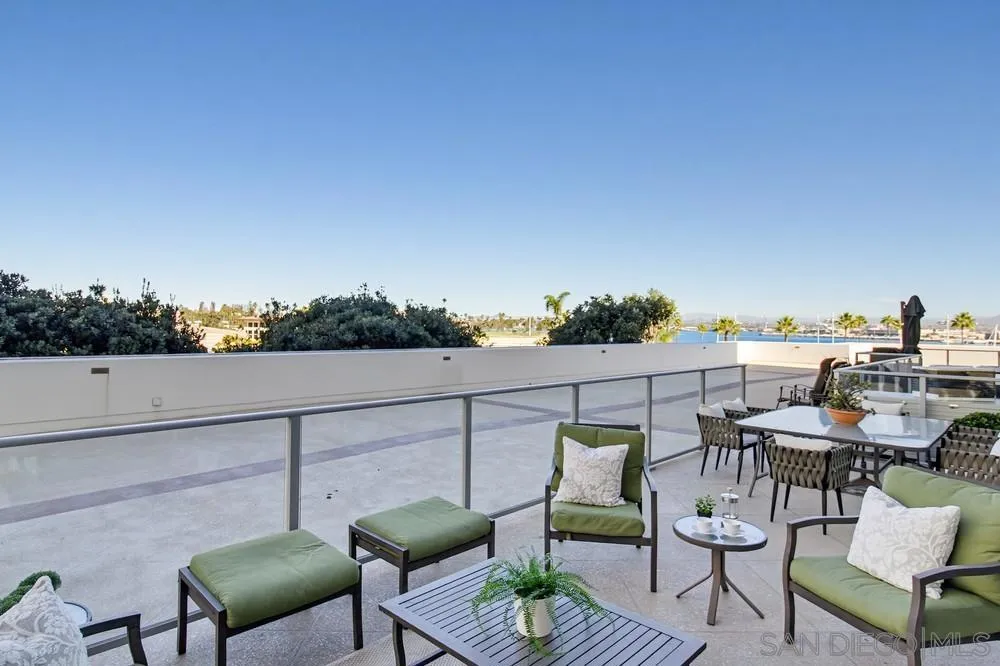 1820 Avenida Del Mundo 108, Coronado, California 92118 home-pic-2