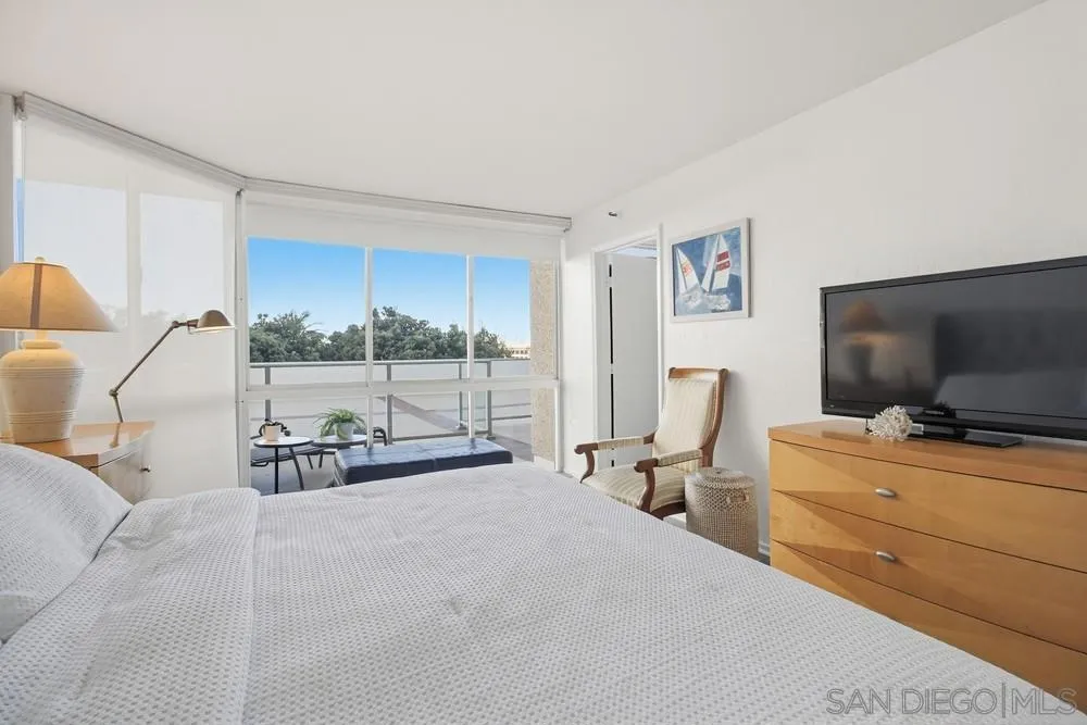 1820 Avenida Del Mundo 108, Coronado, California 92118 home-pic-35
