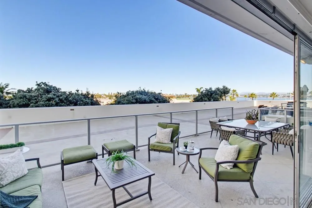 1820 Avenida Del Mundo 108, Coronado, California 92118 home-pic-1
