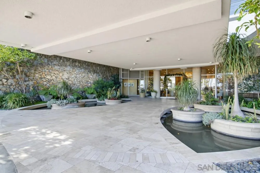 1820 Avenida Del Mundo 108, Coronado, California 92118 home-pic-51