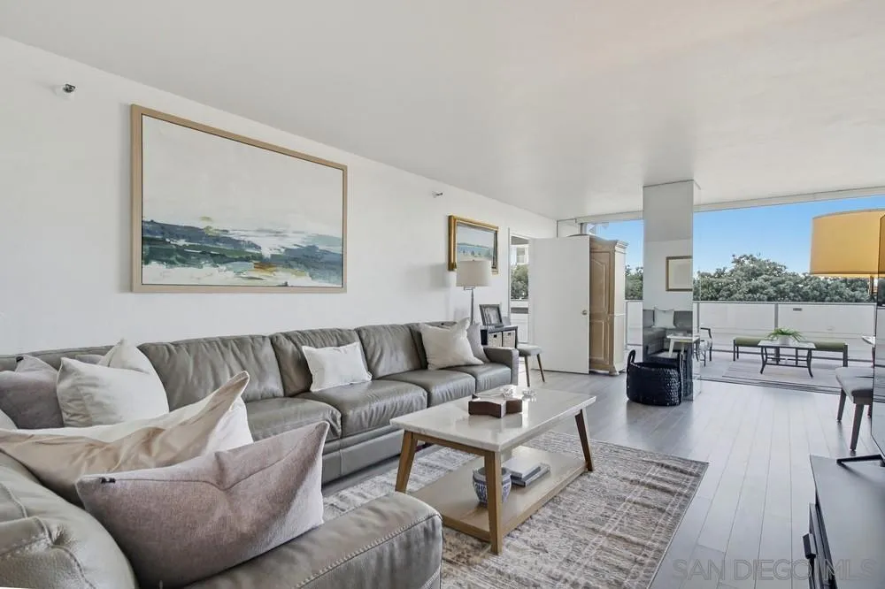 1820 Avenida Del Mundo 108, Coronado, California 92118 home-pic-11