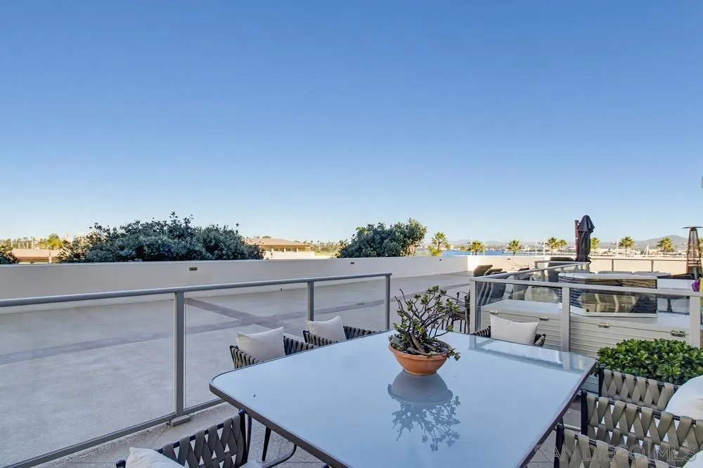 1820 Avenida Del Mundo 108, Coronado, California 92118 home-pic-4