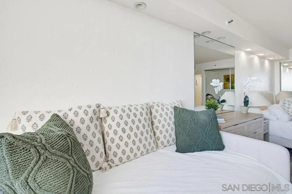 1820 Avenida Del Mundo 108, Coronado, California 92118 home-pic-30