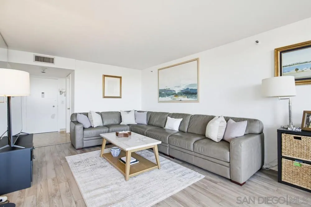 1820 Avenida Del Mundo 108, Coronado, California 92118 home-pic-13