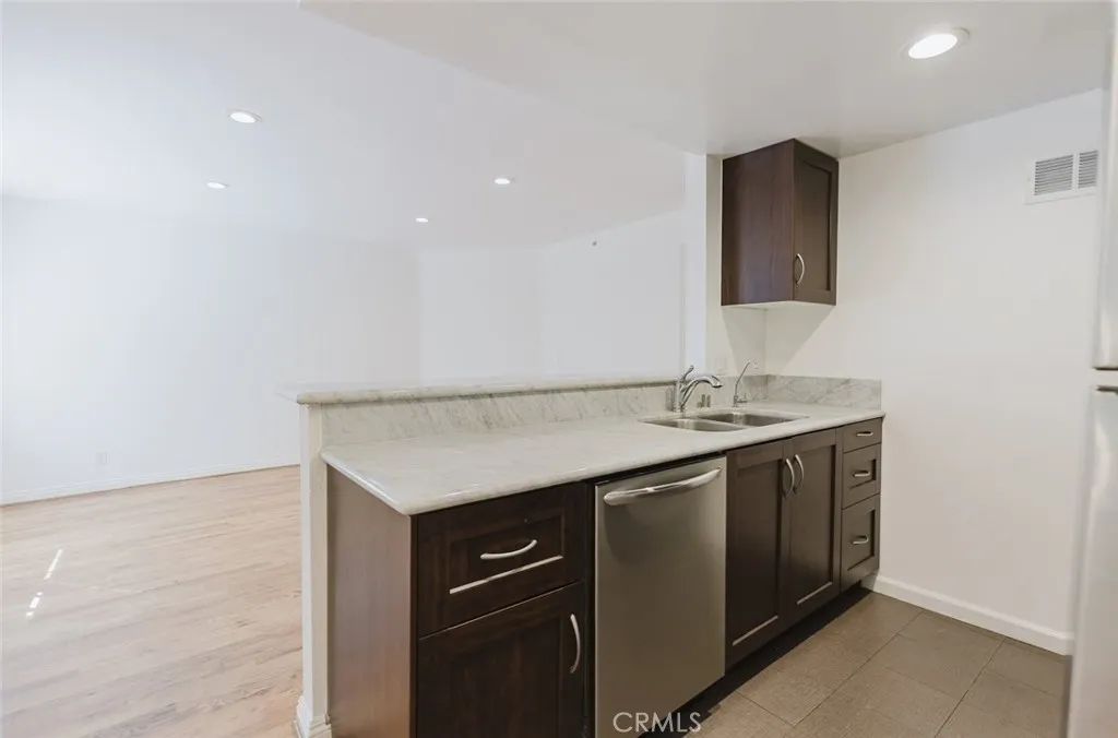 1116 E Palmer Avenue 11, Glendale, California 91205 home-pic-7