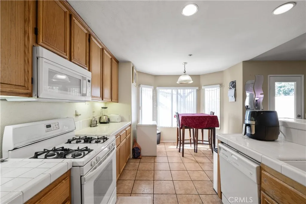 7332 Fieldrush, Fontana, California 92336 home-pic-5