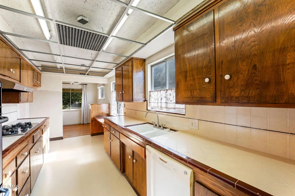 7092 Harmon Drive, Ventura, California 93003 home-pic-11