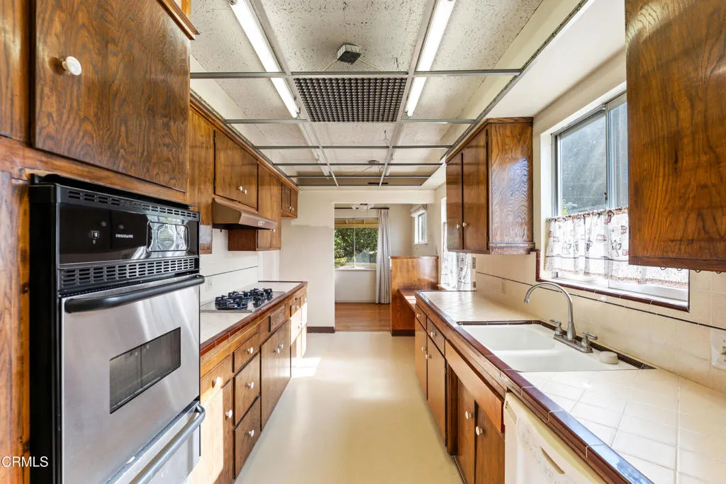 7092 Harmon Drive, Ventura, California 93003 home-pic-10