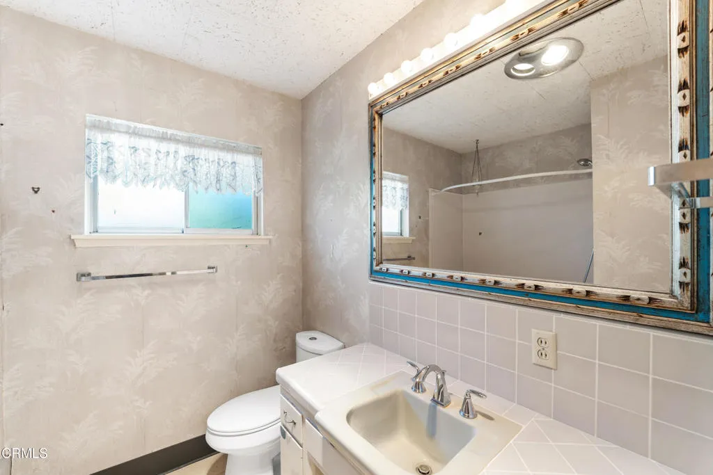 7092 Harmon Drive, Ventura, California 93003 home-pic-15