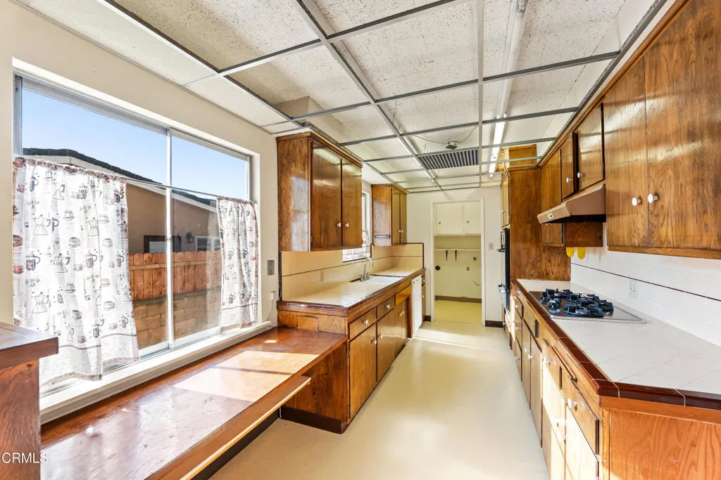 7092 Harmon Drive, Ventura, California 93003 home-pic-8