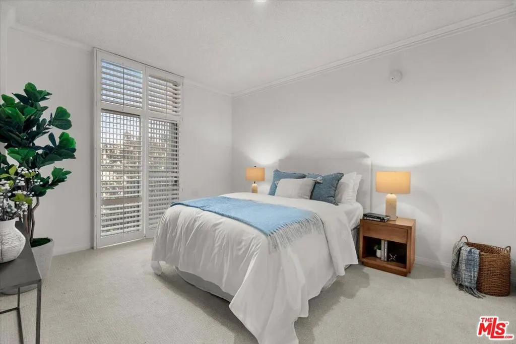1333 S Beverly Glen Boulevard 405, Los Angeles, California 90024 home-pic-14