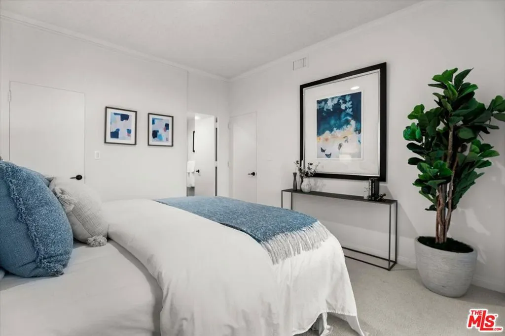 1333 S Beverly Glen Boulevard 405, Los Angeles, California 90024 home-pic-15