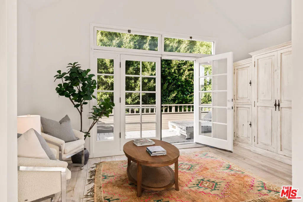 46 Wavecrest Avenue, Venice, California 90291 home-pic-0