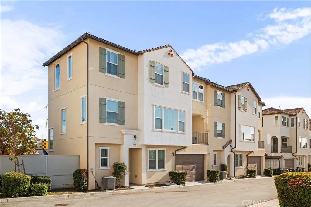 227 Promenade, Pomona, California 91767 home-pic-0