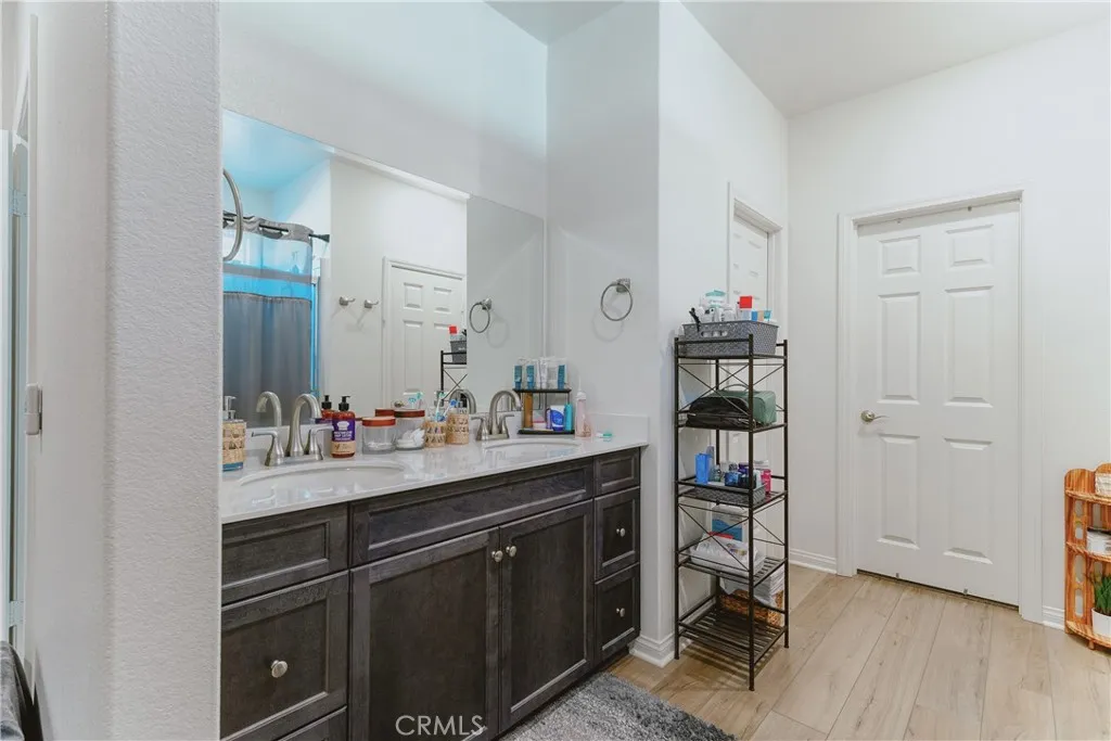 7552 Honeybell Court, Riverside, California 92507 home-pic-15