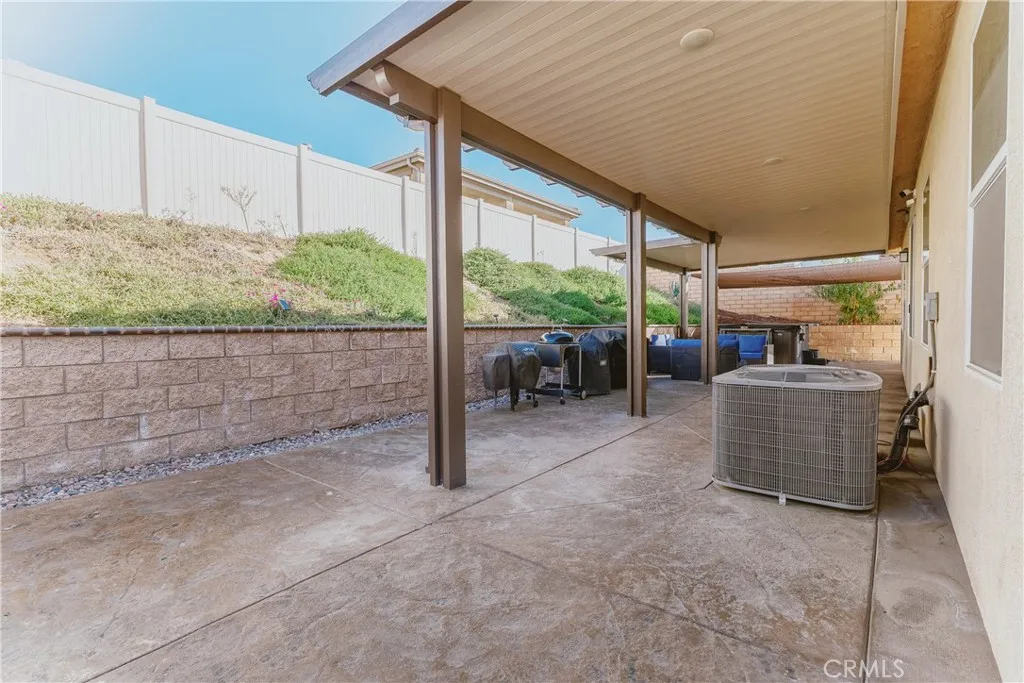 7552 Honeybell Court, Riverside, California 92507 home-pic-24
