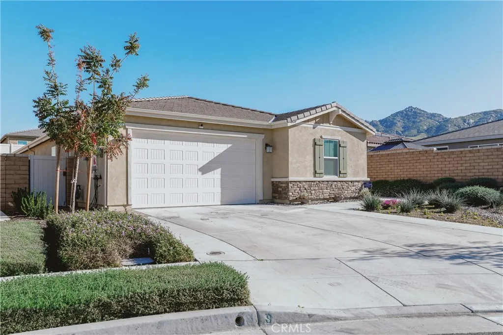 7552 Honeybell Court, Riverside, California 92507 home-pic-3