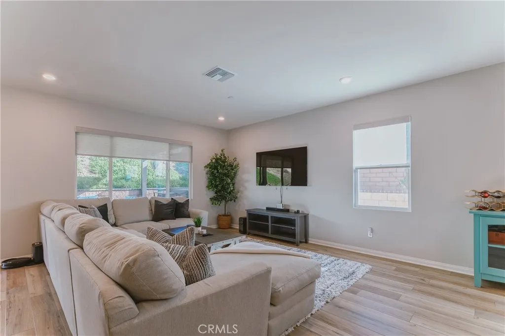 7552 Honeybell Court, Riverside, California 92507 home-pic-11