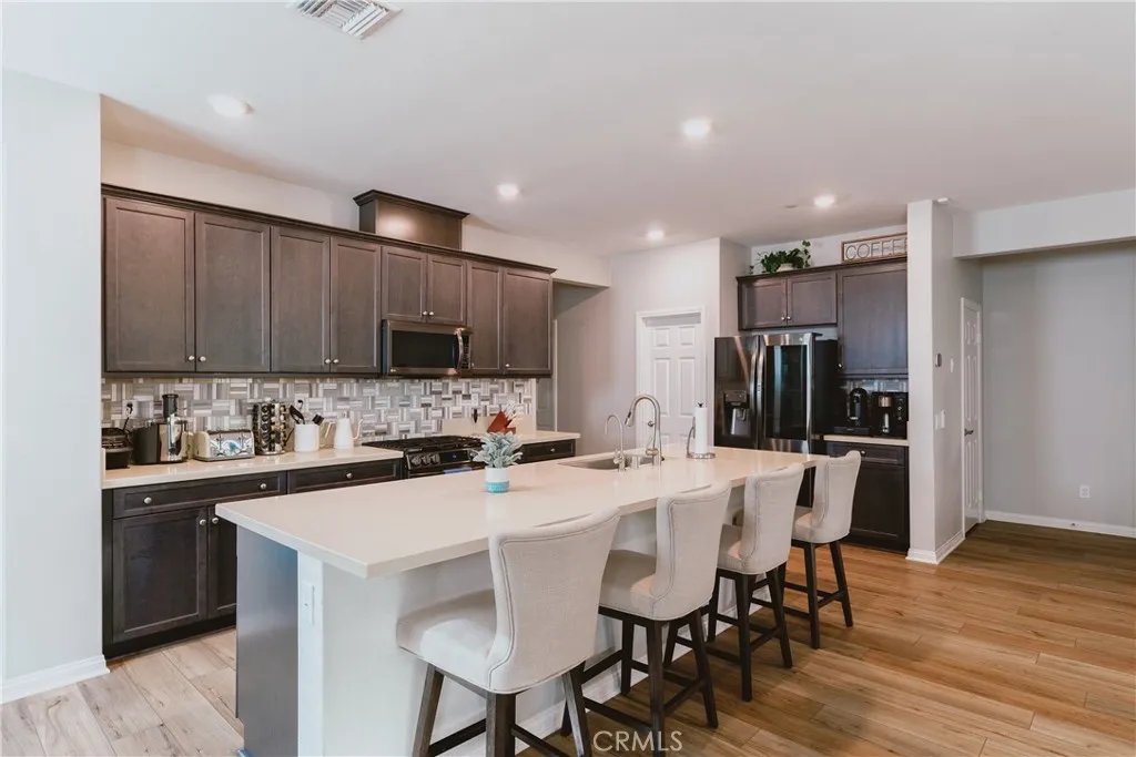 7552 Honeybell Court, Riverside, California 92507 home-pic-7