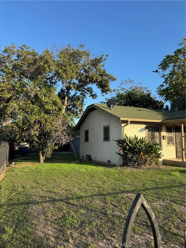 11200 11200 Stanford Ave, Los Angeles, California 90059 home-pic-1