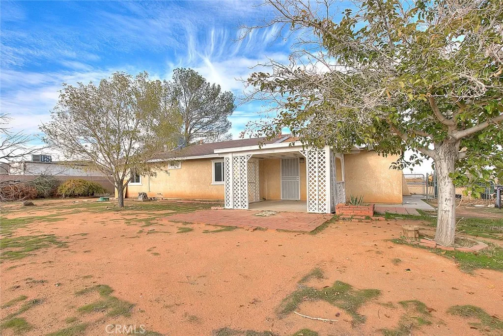 22133 Thunderbird, Apple Valley, California 92307 home-pic-17