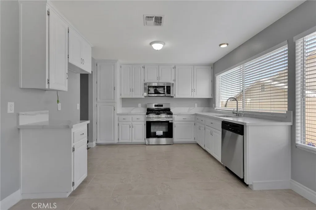 12710 Santa Anita, Victorville, California 92395 home-pic-10