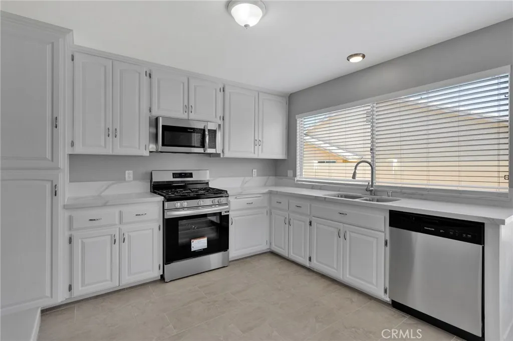 12710 Santa Anita, Victorville, California 92395 home-pic-11