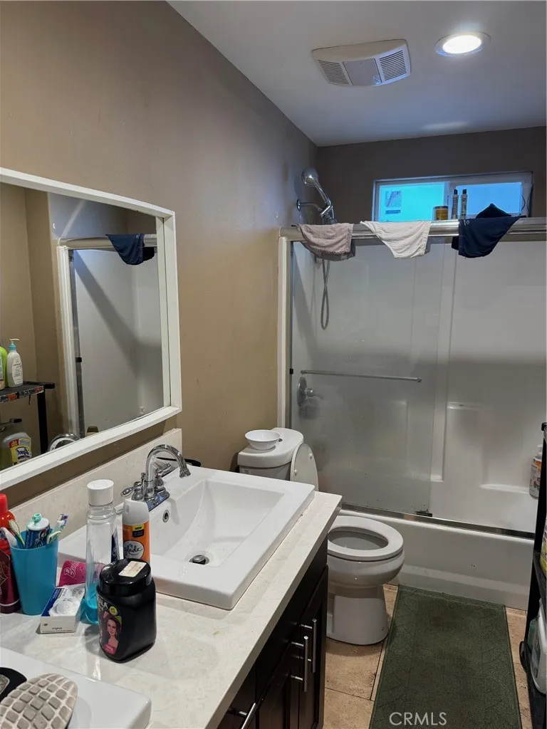 860 860 W. 73rd St., Los Angeles, California 90044 home-pic-11