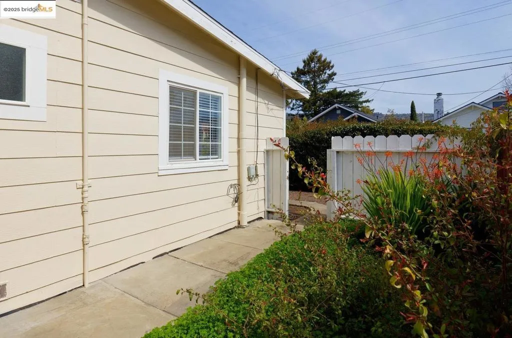 4251 Porter St, Oakland, California 94619 home-pic-24