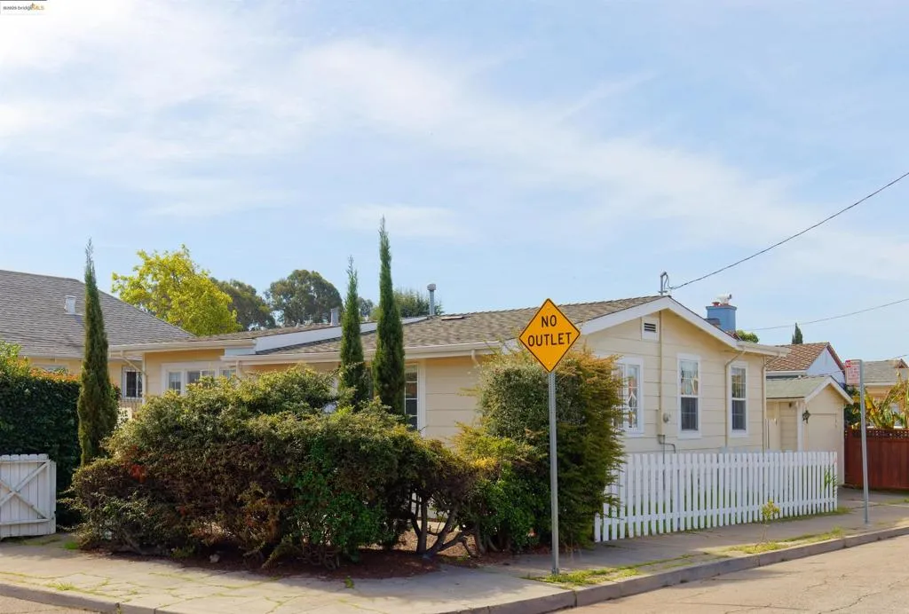 4251 Porter St, Oakland, California 94619 home-pic-3