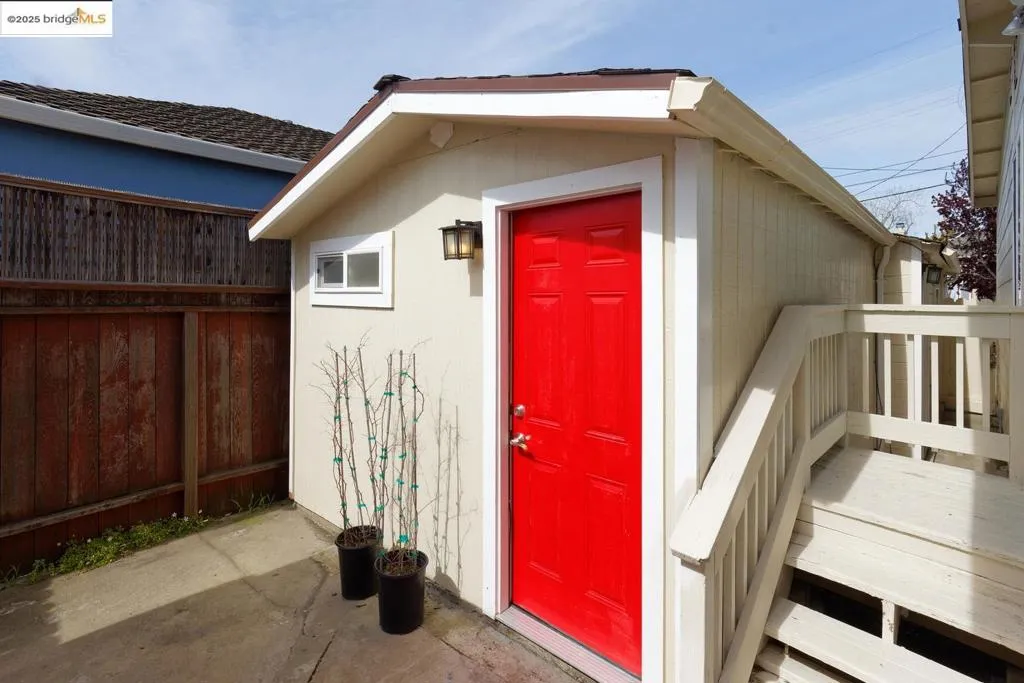 4251 Porter St, Oakland, California 94619 home-pic-6